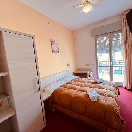 Villa Silvie Rose Cesenatico Exterior photo