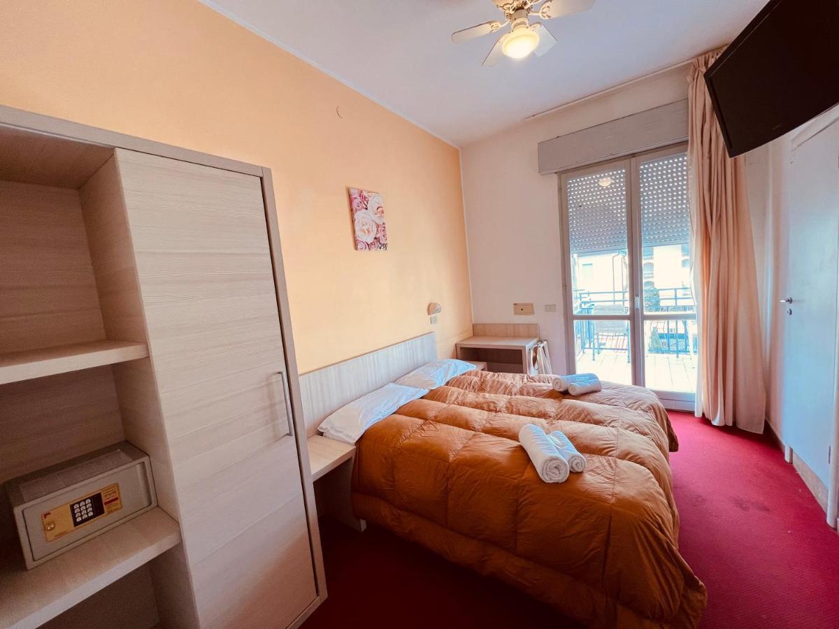 Villa Silvie Rose Cesenatico Exterior photo