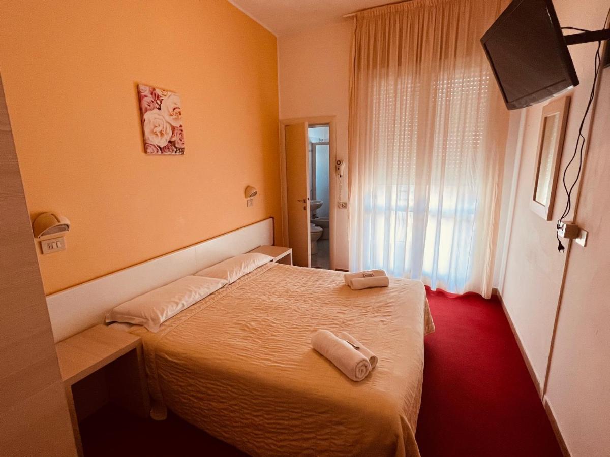 Villa Silvie Rose Cesenatico Exterior photo