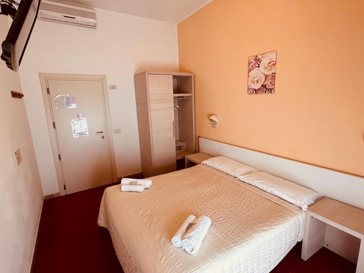 Villa Silvie Rose Cesenatico Exterior photo