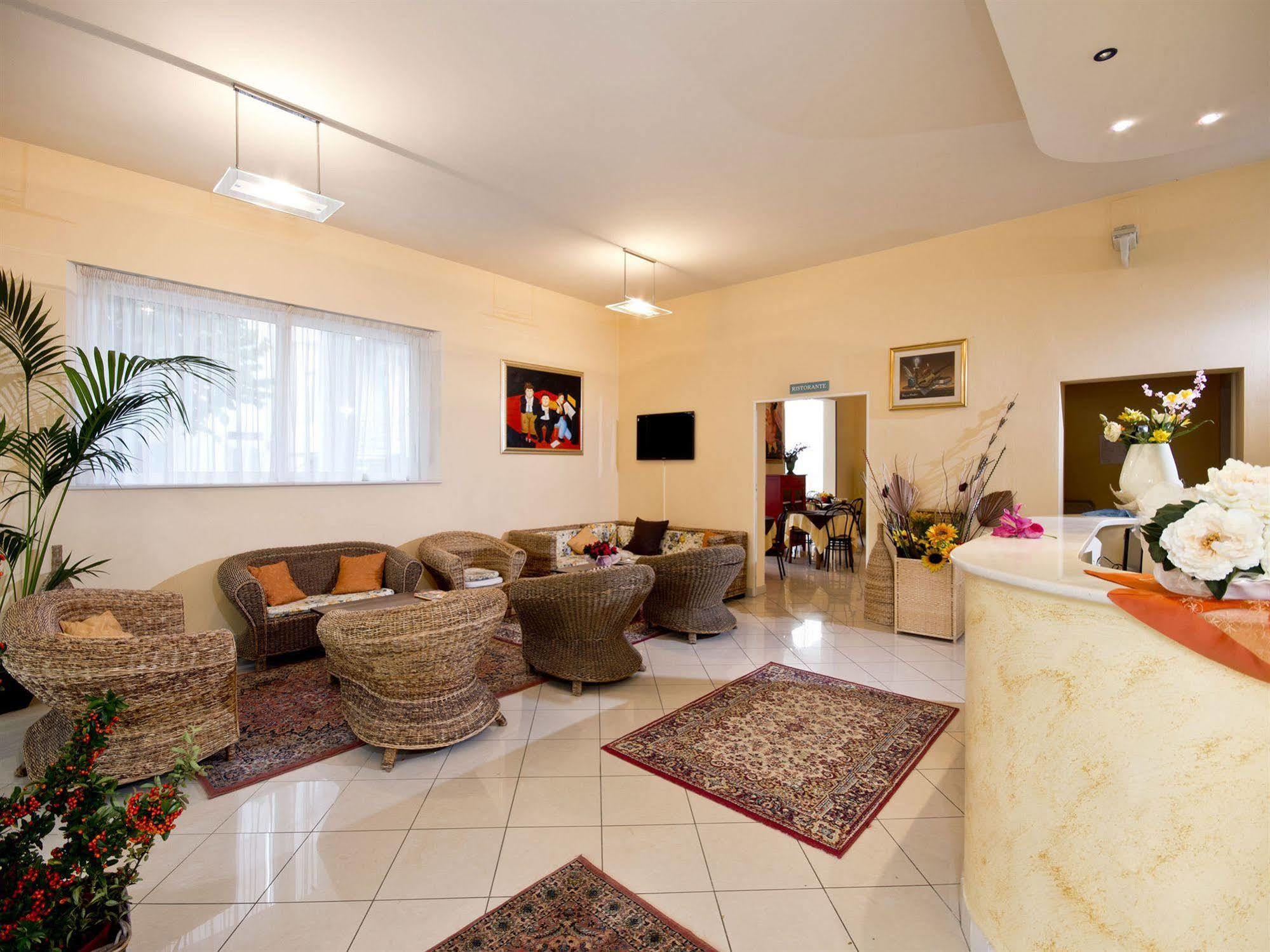Villa Silvie Rose Cesenatico Exterior photo
