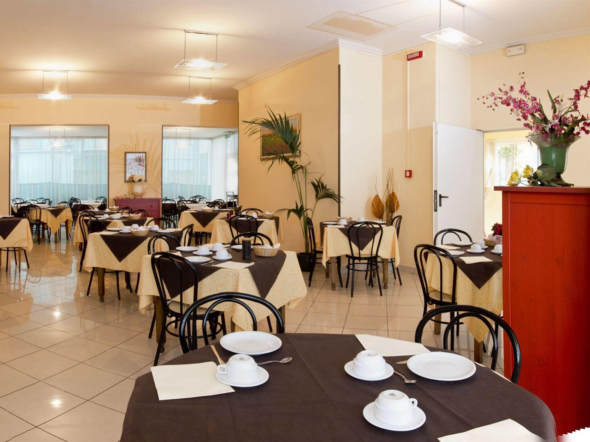 Villa Silvie Rose Cesenatico Exterior photo