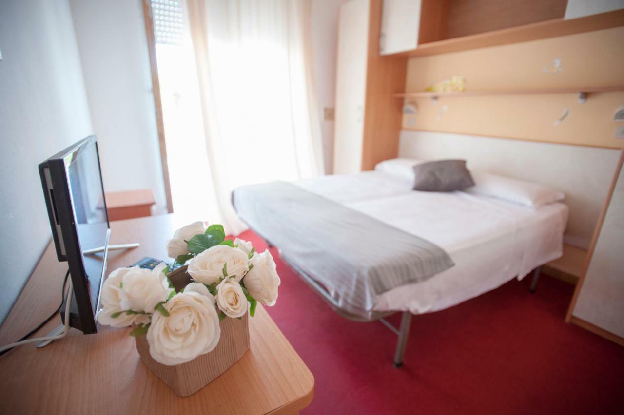 Villa Silvie Rose Cesenatico Exterior photo