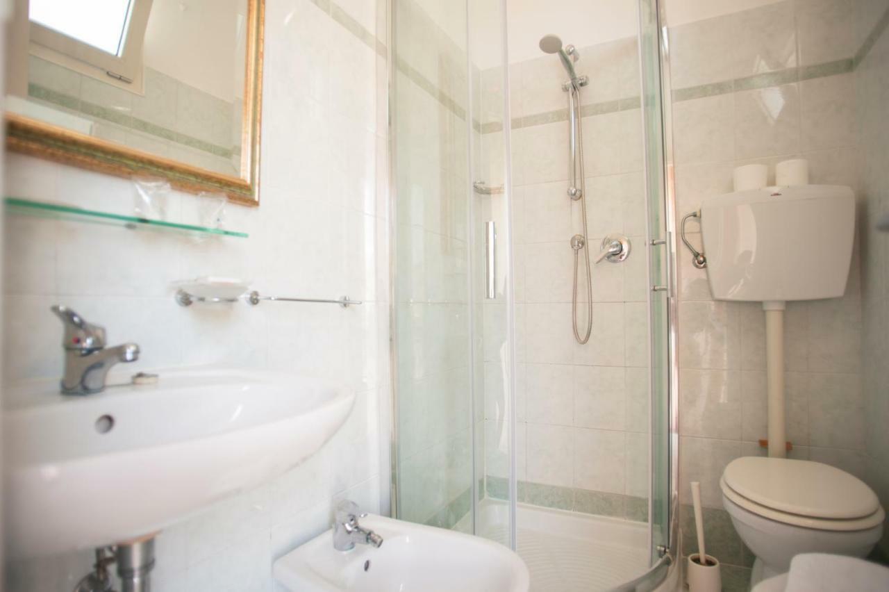 Villa Silvie Rose Cesenatico Exterior photo