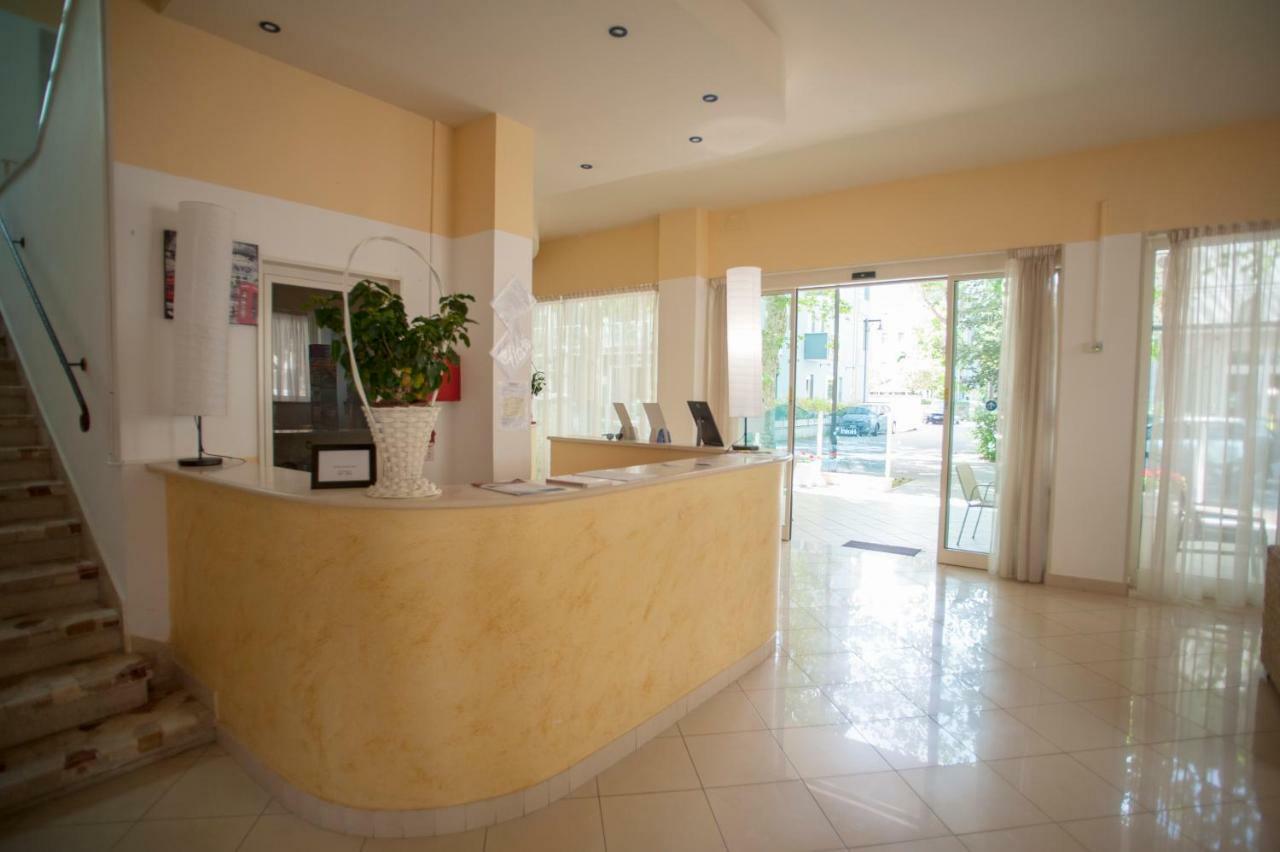 Villa Silvie Rose Cesenatico Exterior photo